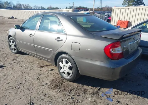 2004 Toyota Camry Le z USA, uszkodzony, nr VIN 4T1BE32KX4U891595